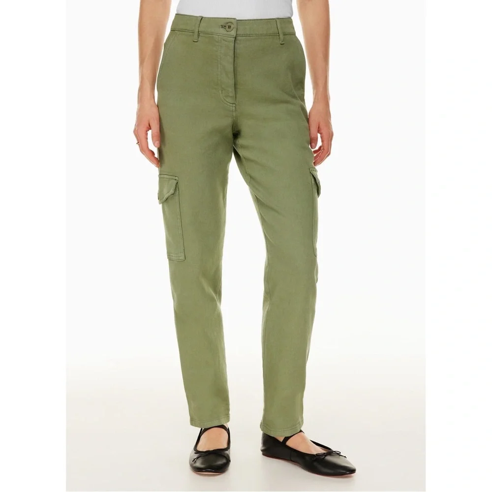 Aritzia Wilfred Free Modern High-Waisted Twill Cargo‎ Pants in Purple